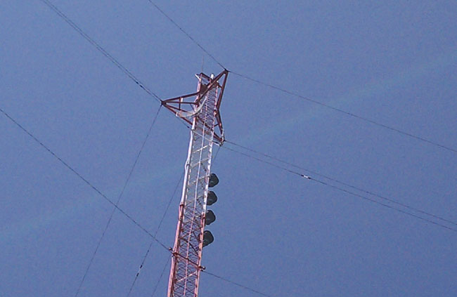 Scala PR-950 on a guyed tower