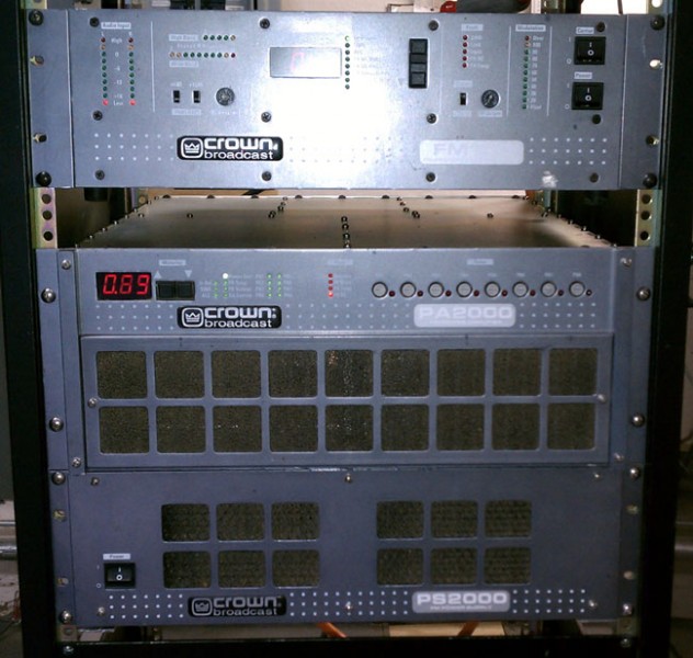 Crown FM2000A transmitter running at half power