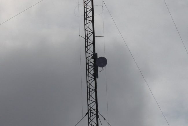 Cambium PTP-280S 11 GHz licensed microwave mounted on a skirted AM tower