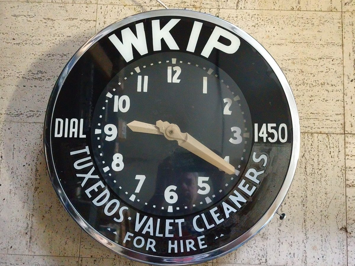 WKIP clock